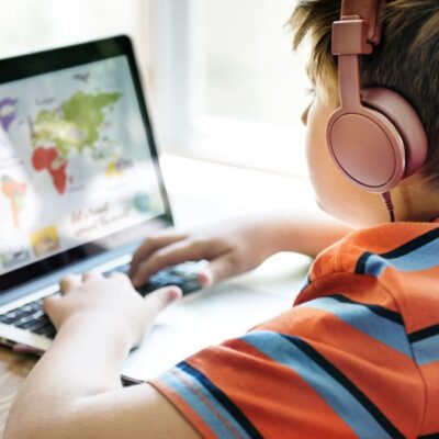 Niño en Clases Virtuales